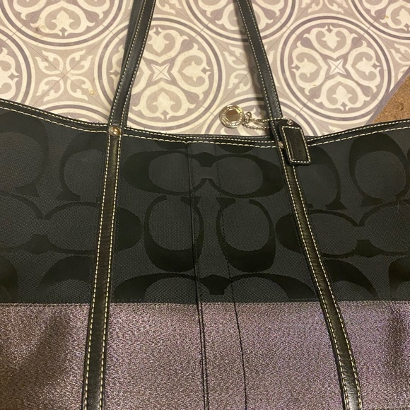 Women’s Coach Tote - Picture 2 of 16